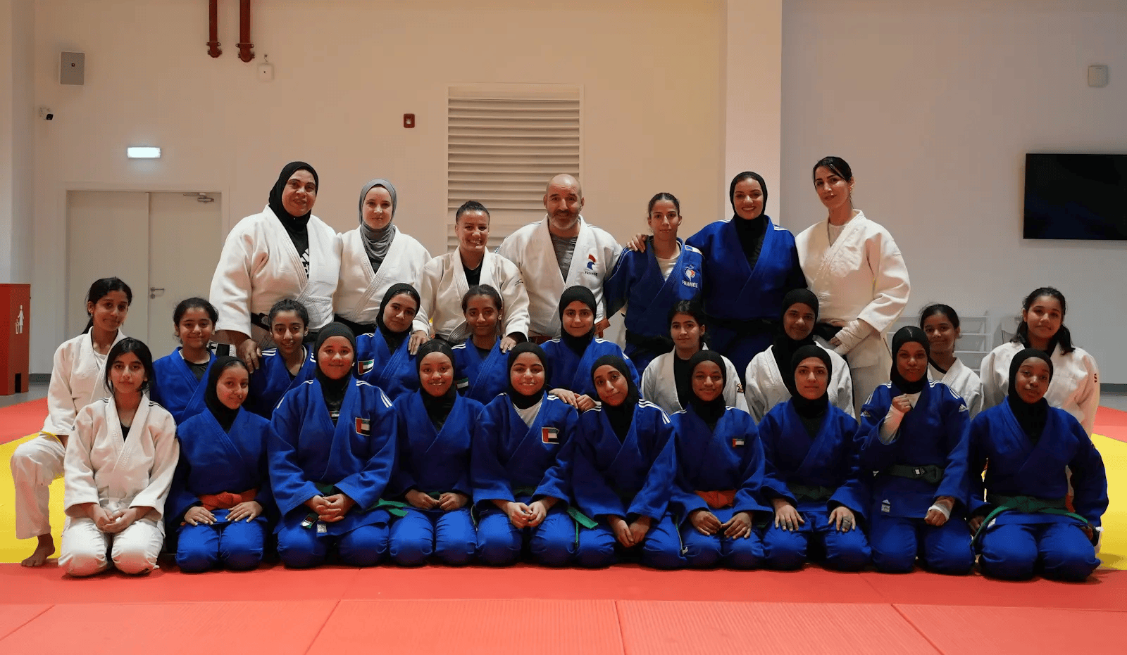 الجودو النسائي يرسّخ حضوره في الشارقة